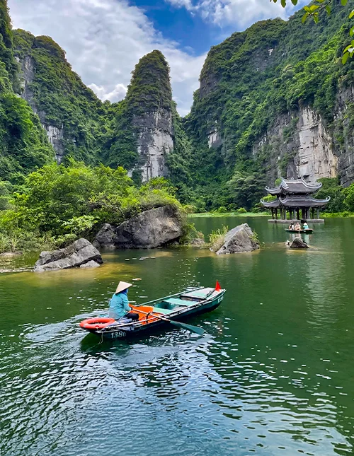 Bootsfahrt in Trang An in Ninh Binh, Vietnam