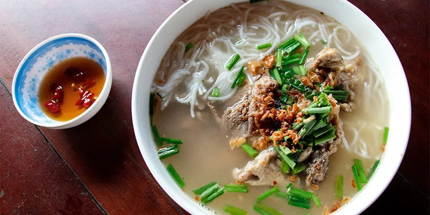 Cao lầu, eine Nudelsuppe aus Hoi An