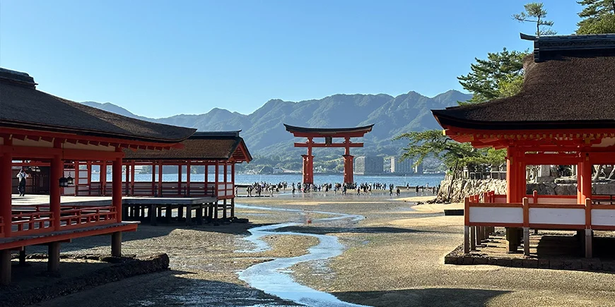 Ebbe auf der Insel Miyajima