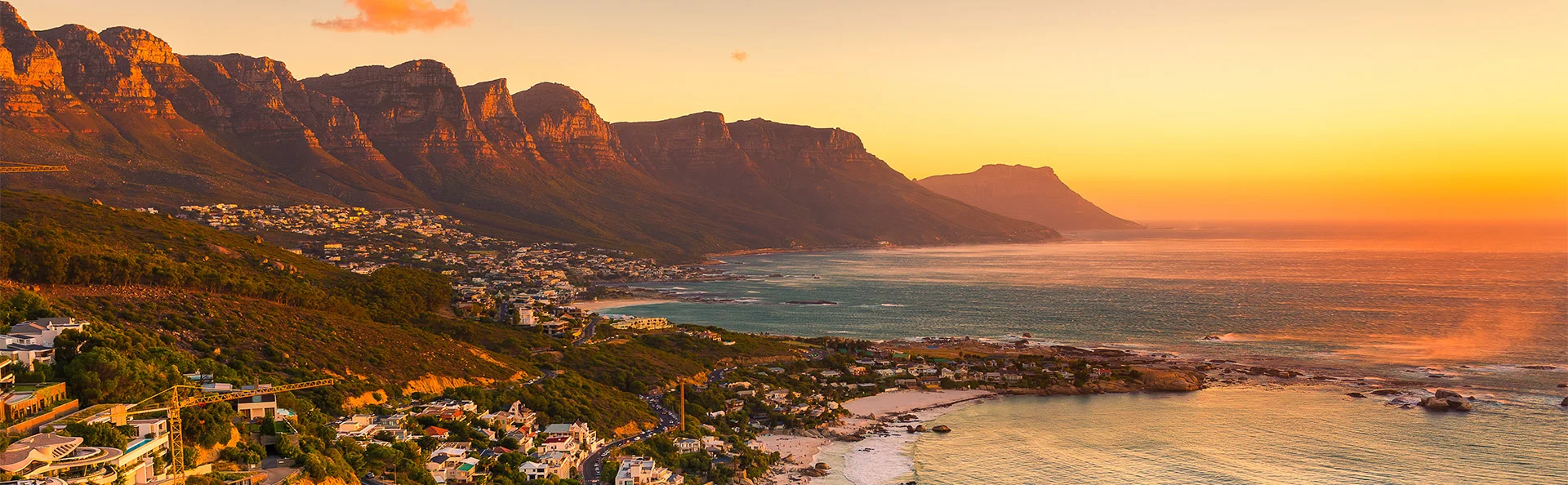 Küstenlandschaft bei Cape Town in Südafrika bei Sonnenuntergang