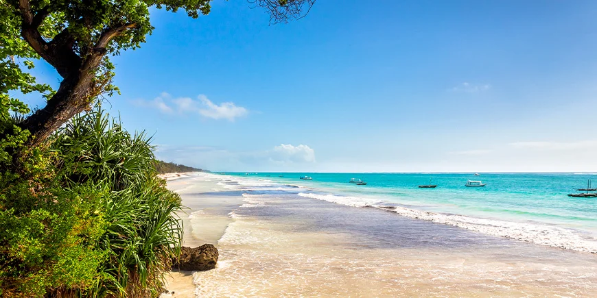 Der wunderschöne Diani Beach südlich von Mombasa