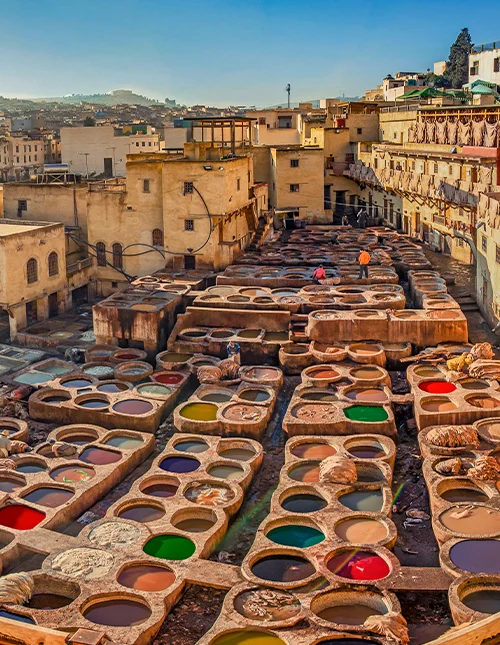 Panoramablick auf die Gerberei in Fès, Marokko