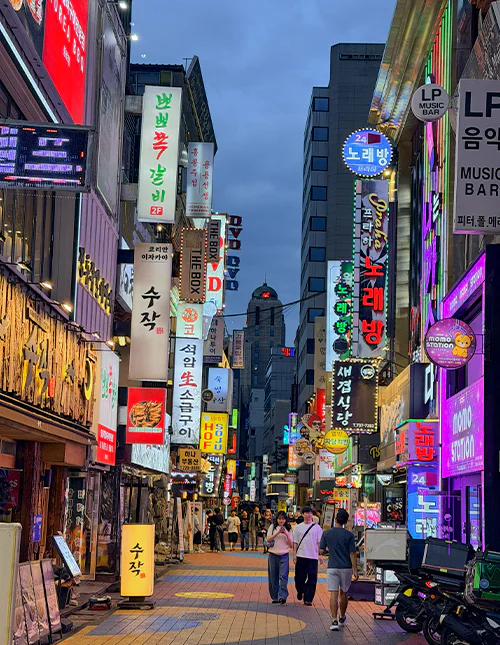 Das Viertel Myeongdong in Seoul, Südkorea