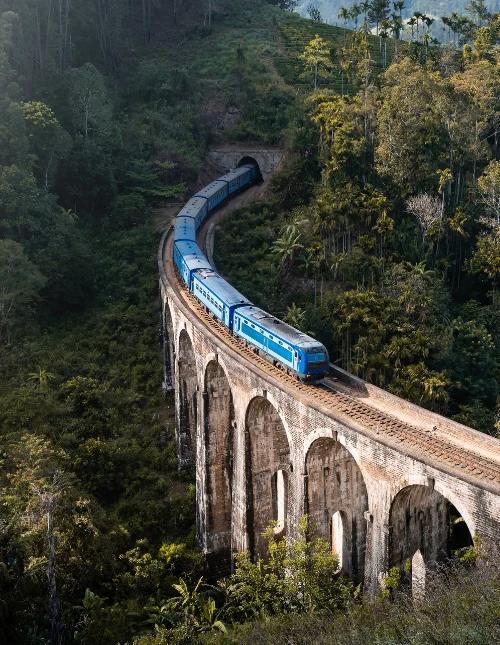 Der berühmte blaue Zug in Sri Lanka