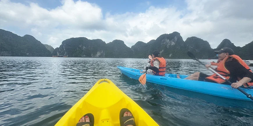 Kajaktour in der Halong-Bucht