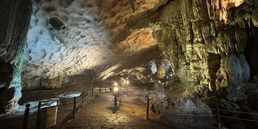 Sung Sot-Höhle