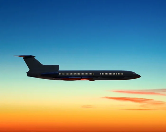 Fliegen Sie bei Sonnenuntergang durch den Himmel