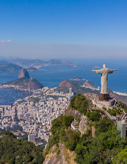 Luftaufnahme der Christusstatue und von Rio de Janeiro, Brasilien