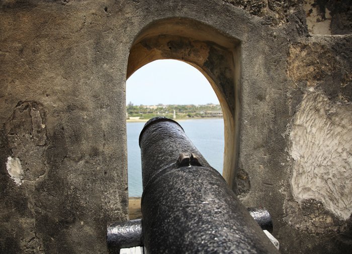 Stadterkundigung in Mombasa - Kanone im Fort Jesus