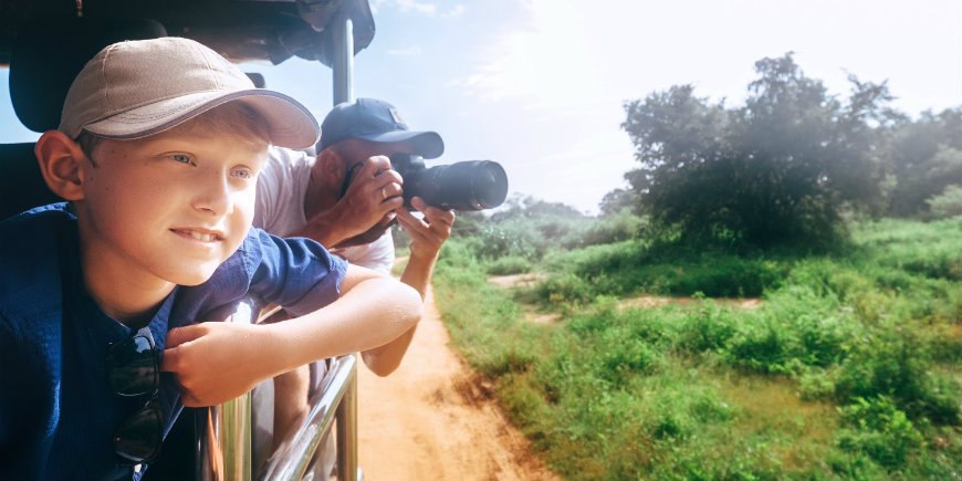 Familie auf Safari im udawalawe Nationalpark