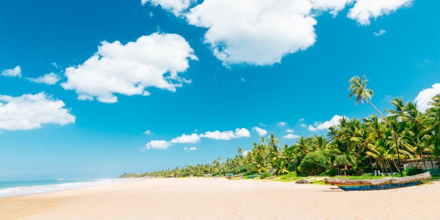 Stranden i Hikkaduwa i Sri Lanka