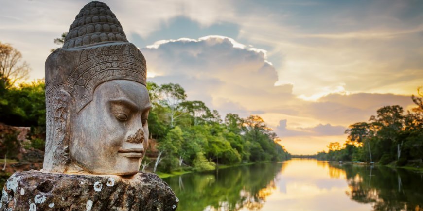 Statue am Südeingang von Angkor Thom in Kambodscha