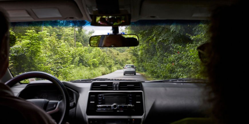 Familie im Auto in Costa Rica