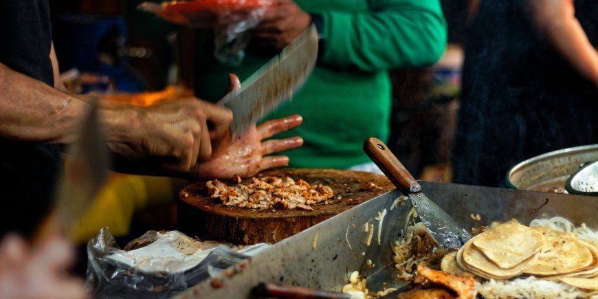 In der Straßenküche in Mexiko wird gekocht