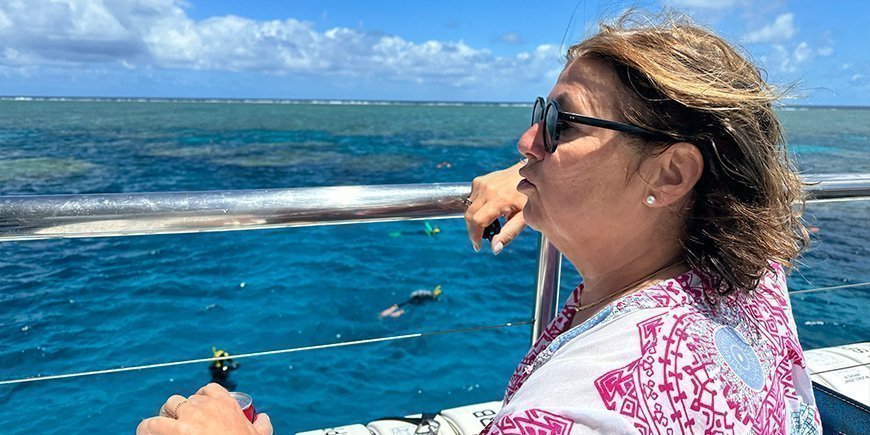 Beate auf einem Boot am Great Barrier Reef in Australien