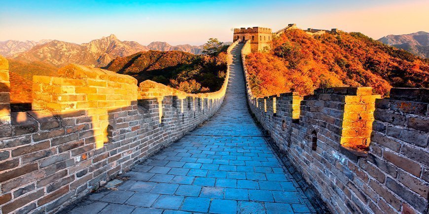Herbstfarben an der Großen Mauer in Peking