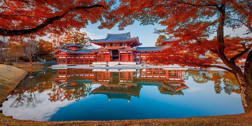 Herbstfarben in einem Tempel in Kyoto, Japan