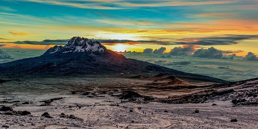 Blick auf den Kilimandscharo bei Sonnenaufgang