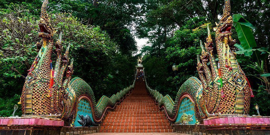 Treppe zum Doi Suthep-Tempel in Chiang Mai, Thailand