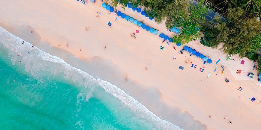 Kata Beach auf Phuket in Südthailand