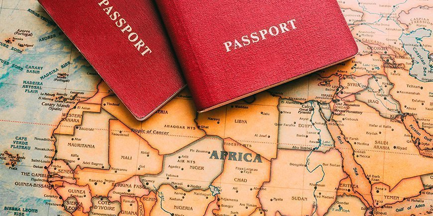 Zwei Pässe sind auf Karten von Afrika