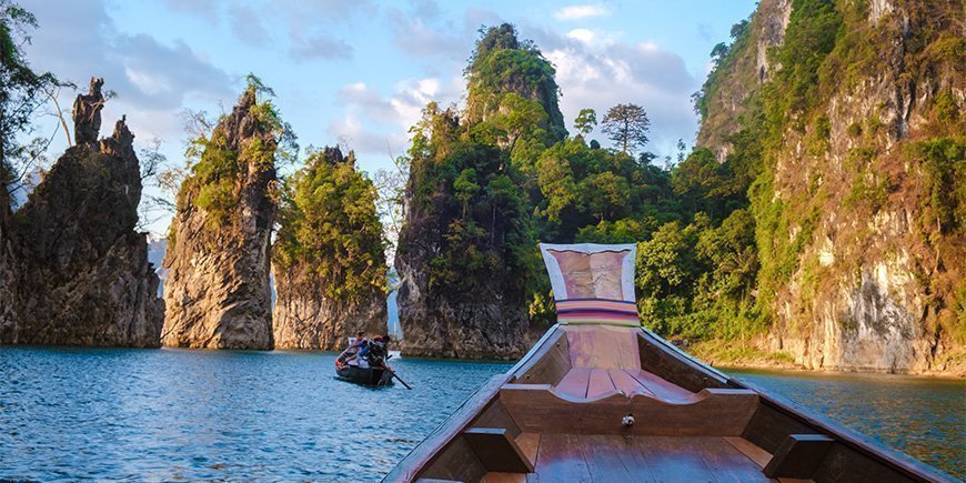 Bootsfahrt auf dem See im Khao Sok National Park