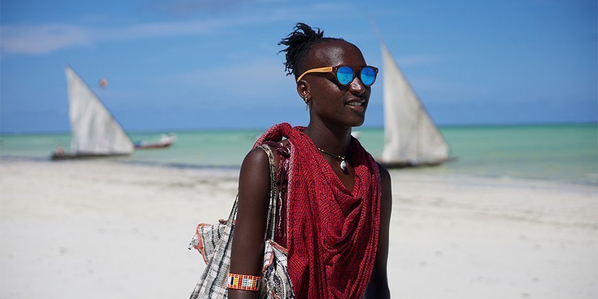 Masai am Strand von Paje auf Sansibar