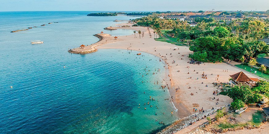 Blick auf Balis schönen Strand Sanur - von oben gesehen