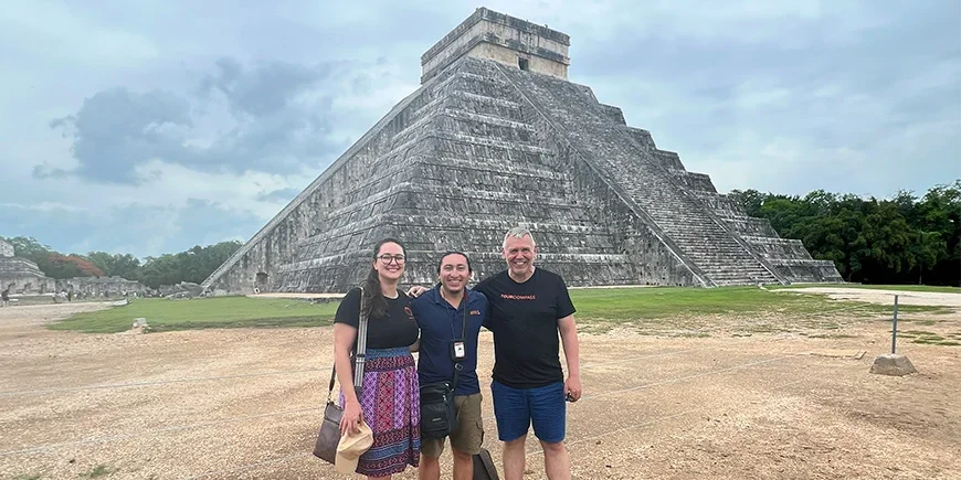 Chrismarie und Tom vor Chichen Itza