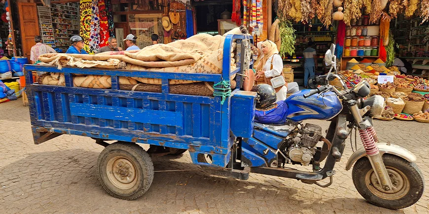Transportmittel für Waren auf dem Markt in Marrakesch in Marokko