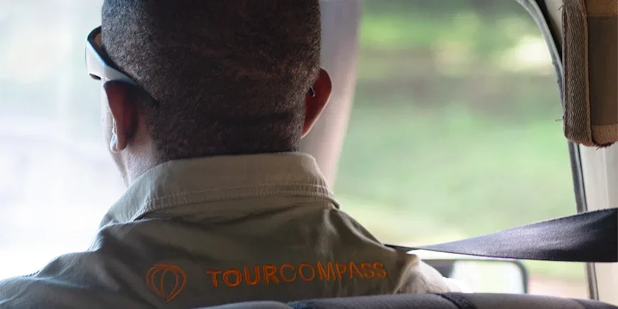 Unser Guide Issa am Steuer