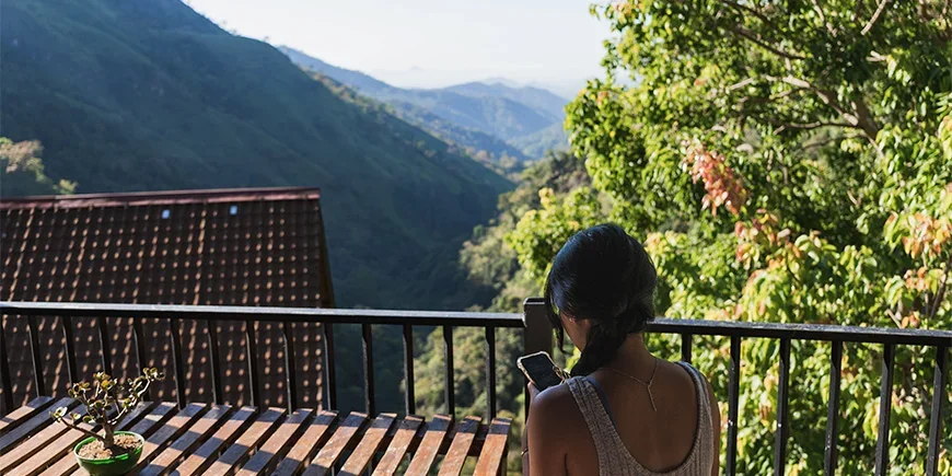Wunderschöne Aussicht vom Hotel auf das Hochland in Sri Lanka