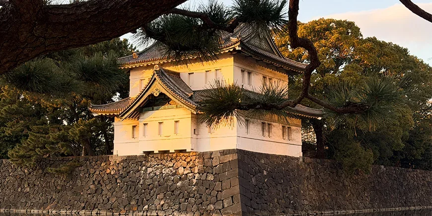 Kaiserpalast Tokio von der Seite