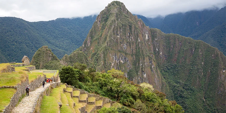 Blick von den oberen Terrassen in Machu Picchu