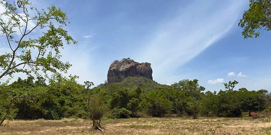 Sigiriya an einem wolkenlosen Tag