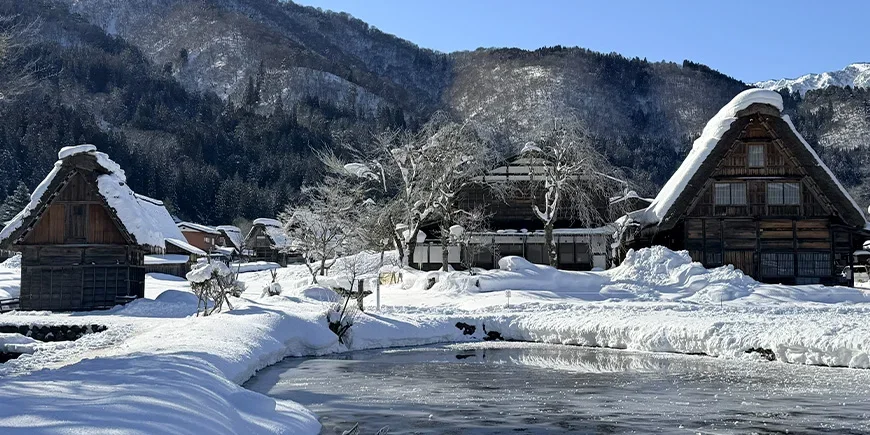 Schneefall im Februar in Shirakawa-Go
