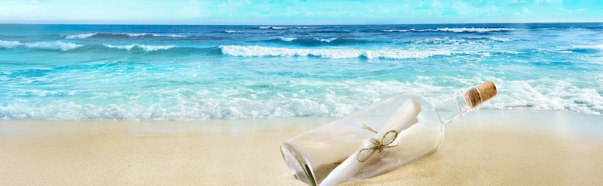 Flaschenpost am Wasser