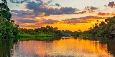 Sonnenuntergang über dem Amazonas