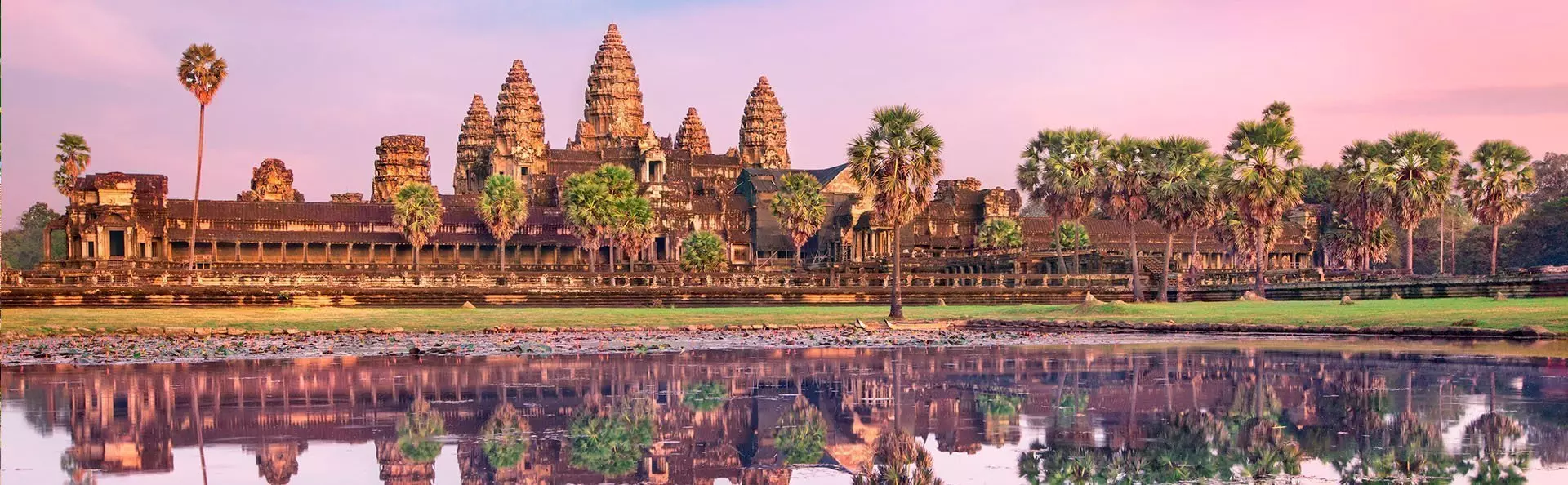 Wasserspiegelung von Angkor Wat in Kambodscha